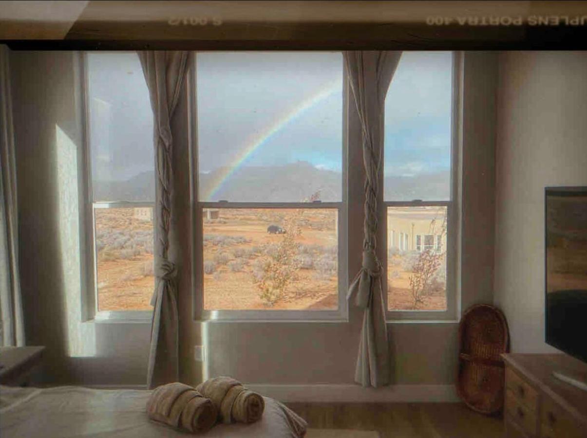 Page Arizona Border Town- Grand Serenity Room With Mesa Views Big Water Buitenkant foto