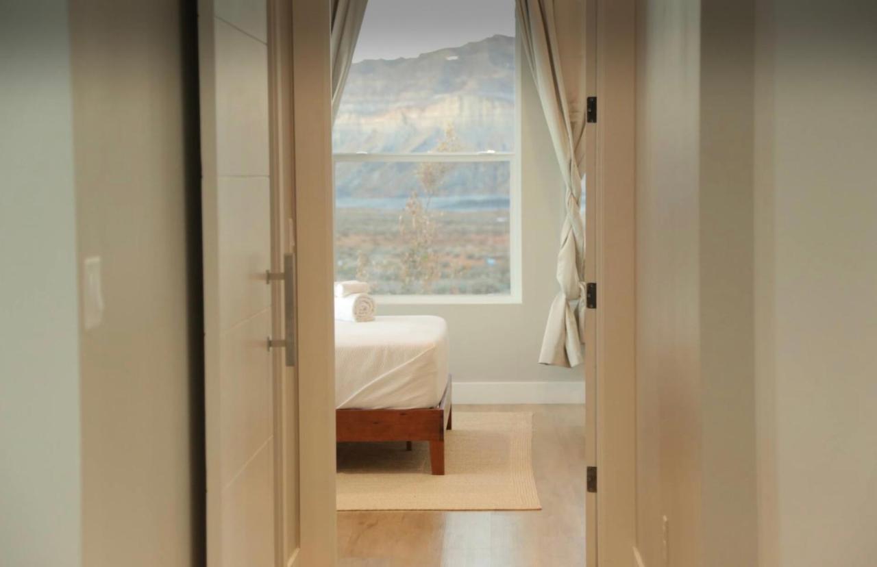 Page Arizona Border Town- Grand Serenity Room With Mesa Views Big Water Buitenkant foto