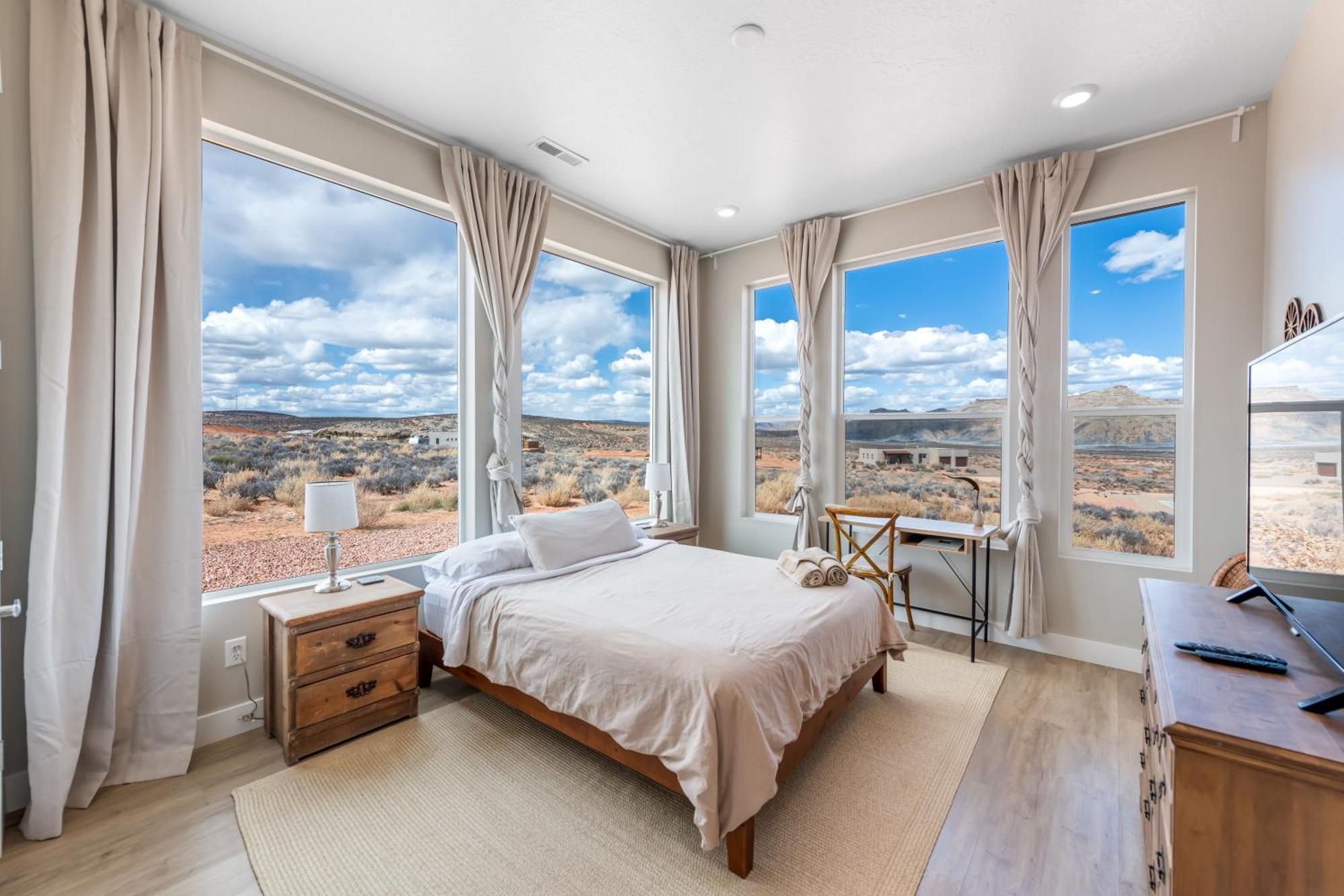 Page Arizona Border Town- Grand Serenity Room With Mesa Views Big Water Buitenkant foto