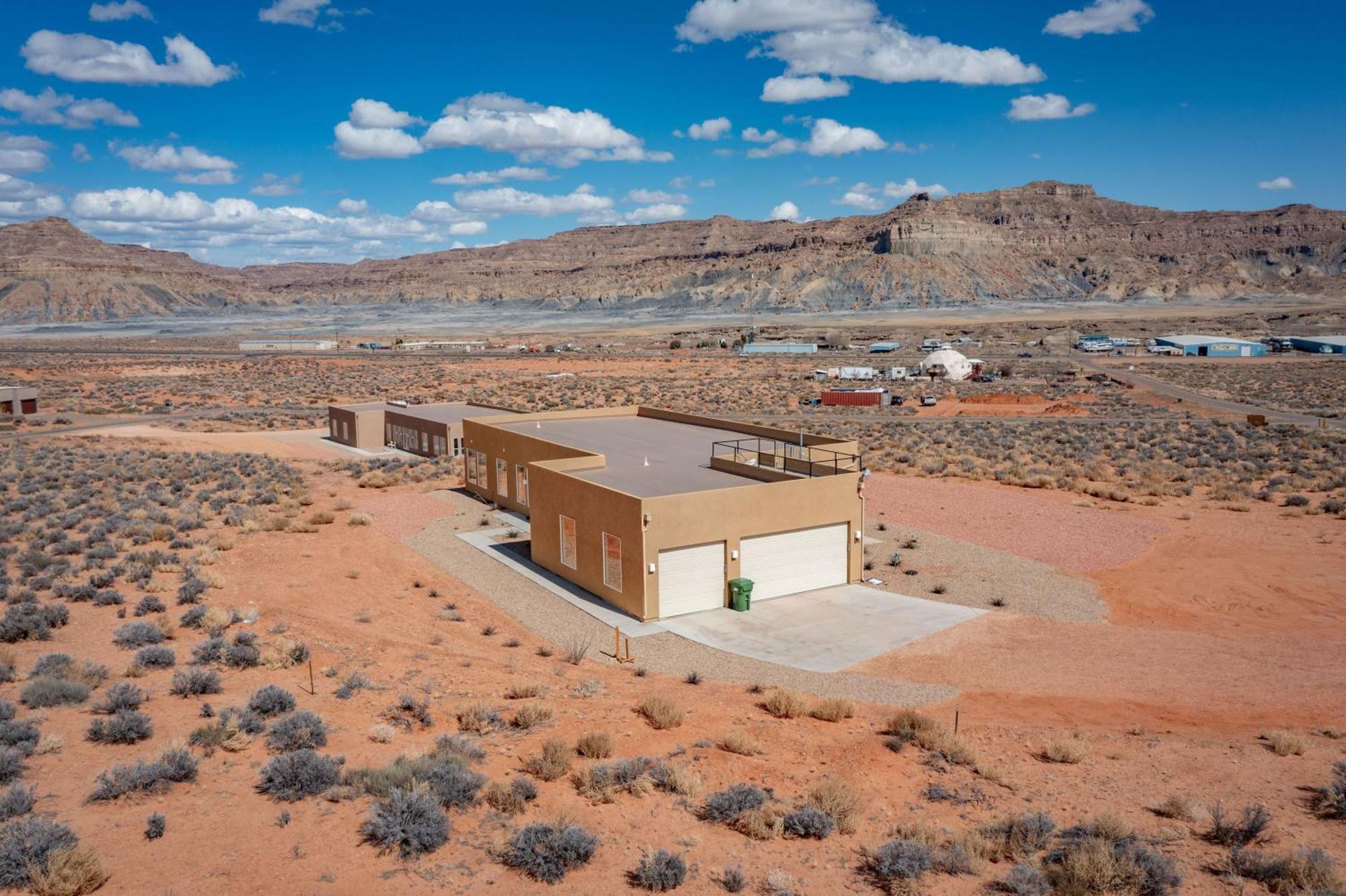 Page Arizona Border Town- Grand Serenity Room With Mesa Views Big Water Buitenkant foto